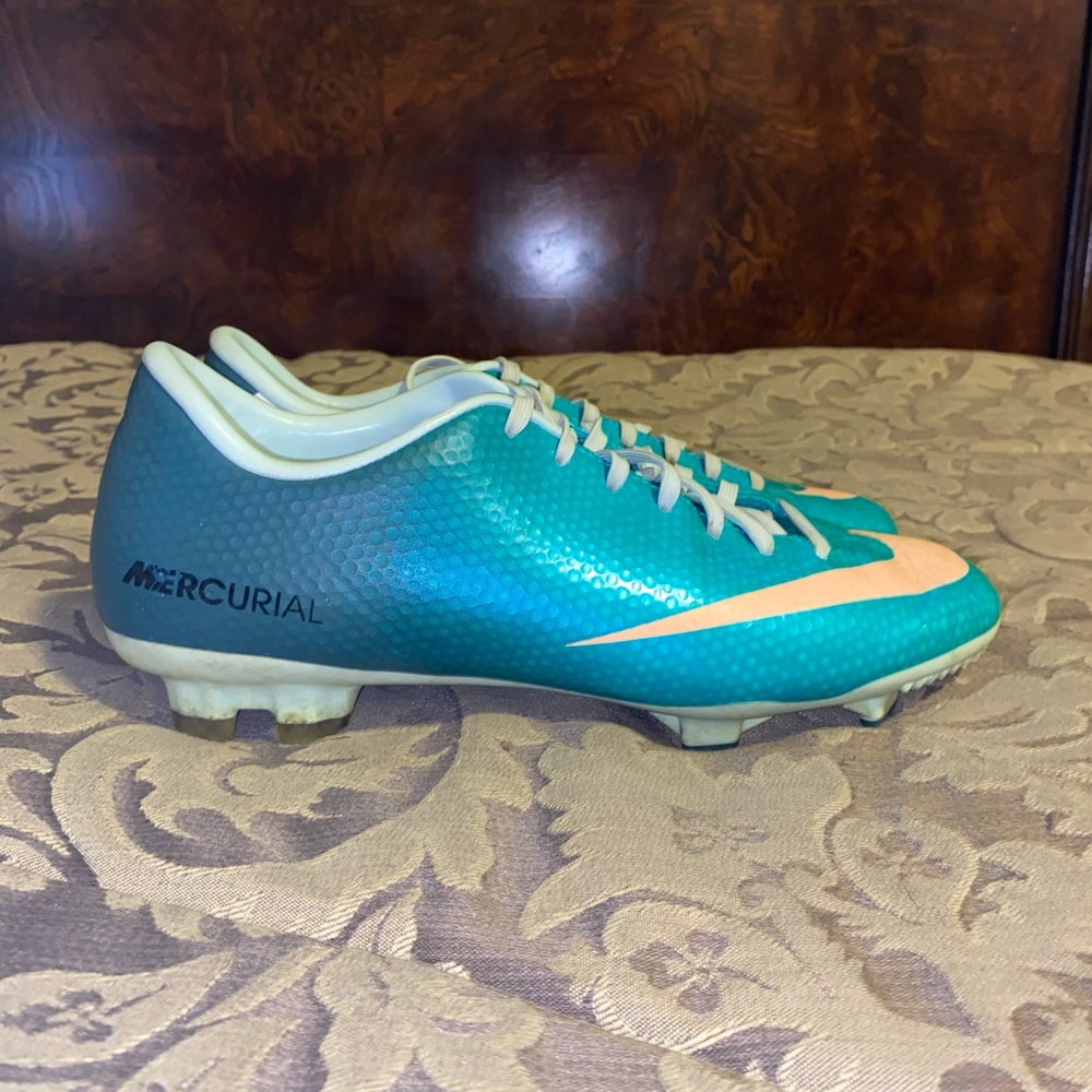 Nike Women’s Mercurial Veloce FG Soccer Cleats